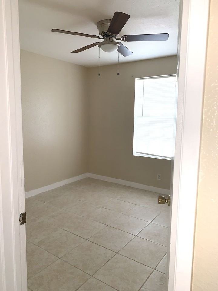 211 Hunters Ln - Photo 4 of 8