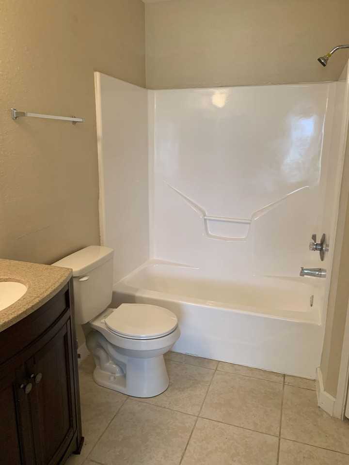211 Hunters Ln - Photo 5 of 8