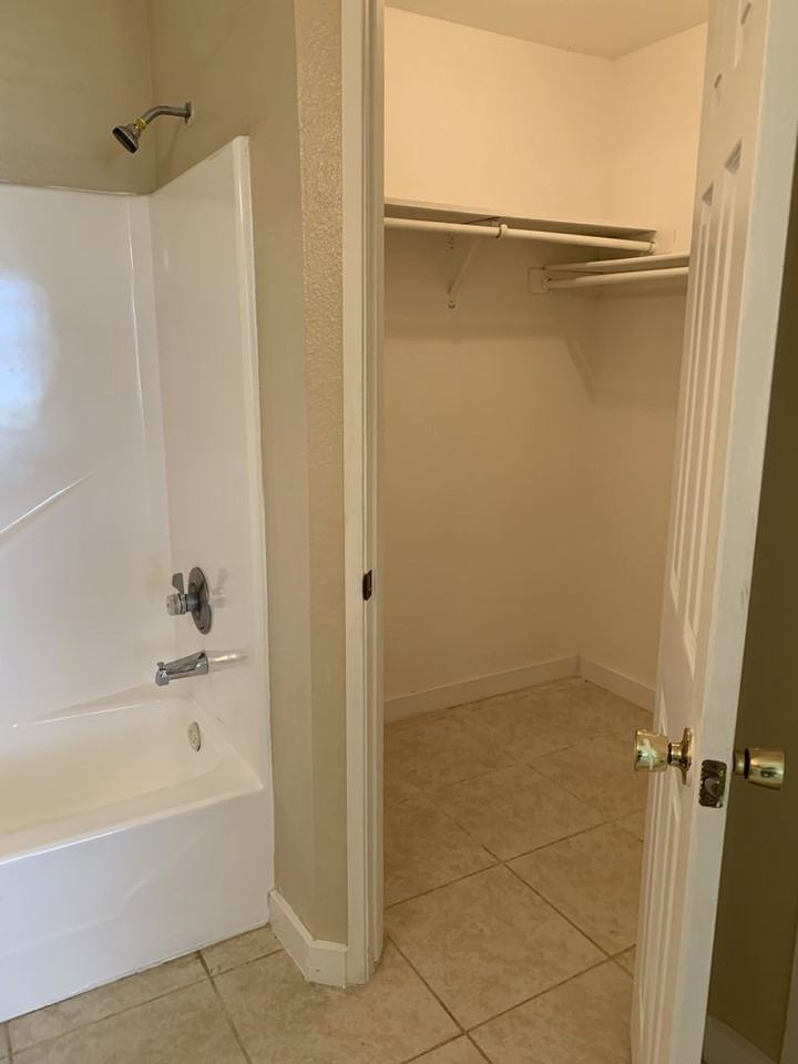 211 Hunters Ln - Photo 6 of 8