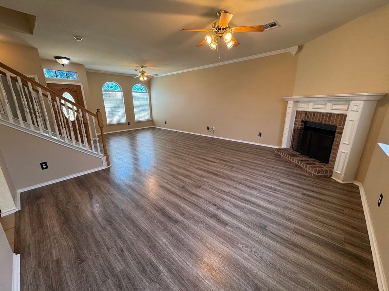 217 Tepee Dr - Photo 5 of 50