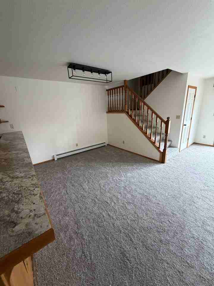 204 S Yellowstone Ave - Photo 2 of 4