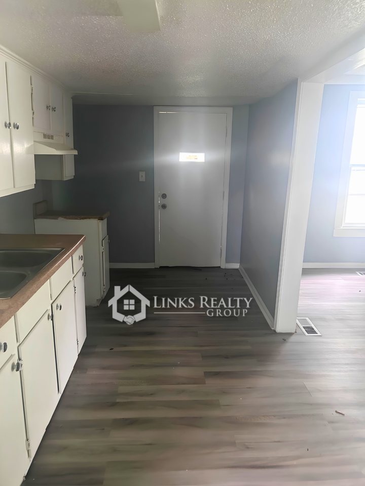 614 Goldsboro Ave #1 - Photo 3 of 5