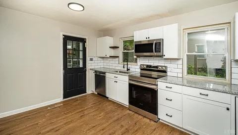 2712 Memorial Ave #1 - Photo 3 of 22