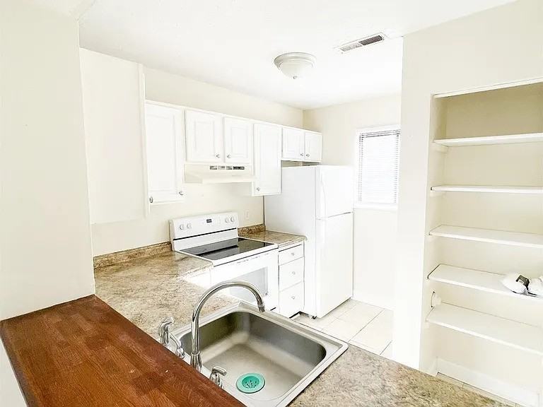 1444 Tenbury Dr #1 - Photo 5 of 13