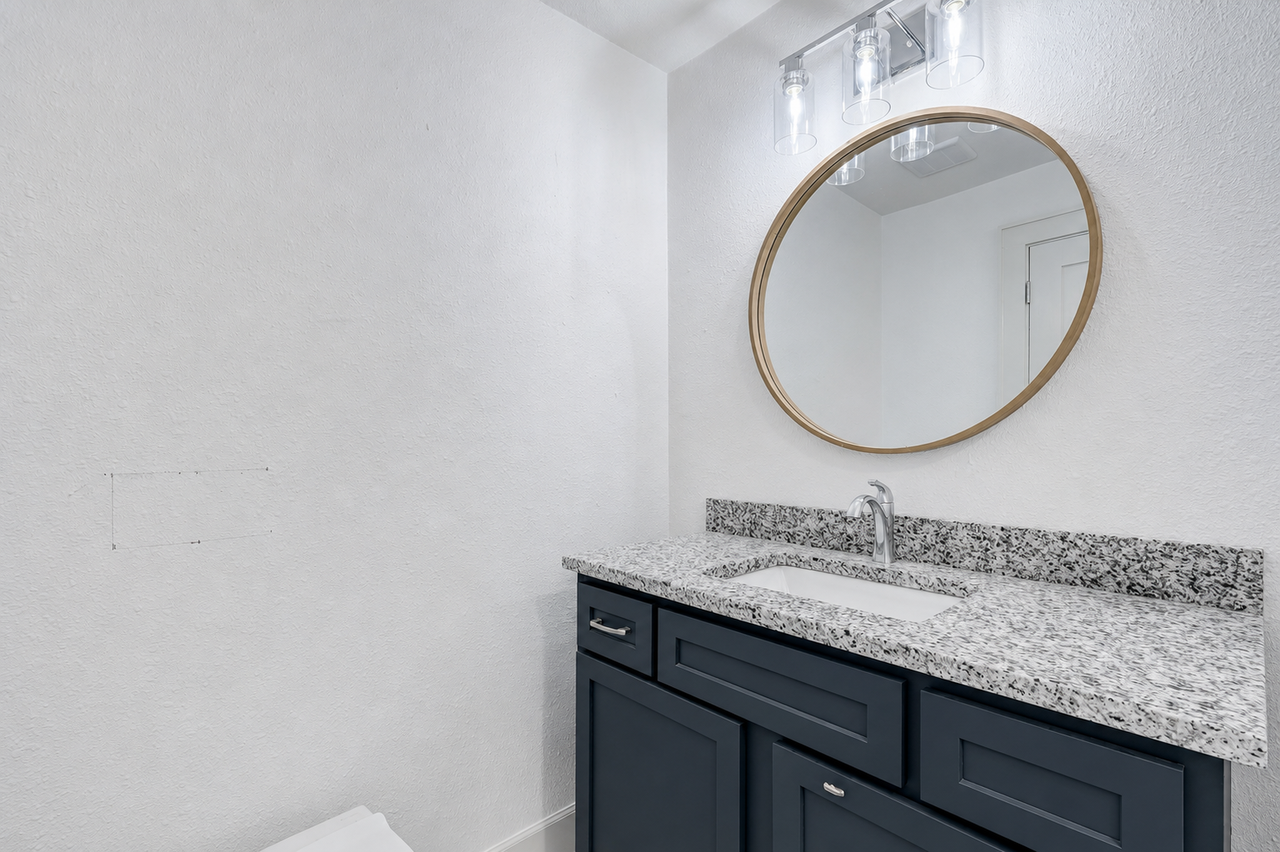 1216 Ne 8th St #1 - Photo 5 of 9