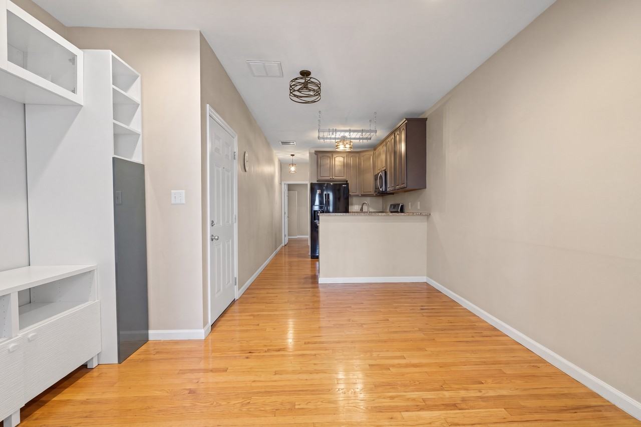136 New York Avenue - 202Unit 202 #202 - Photo 3 of 9