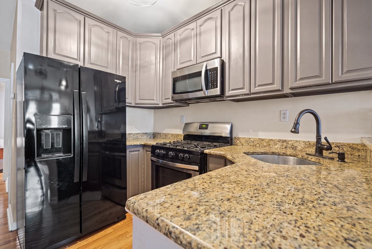 136 New York Avenue - 202Unit 202 #202 - Photo 4 of 9
