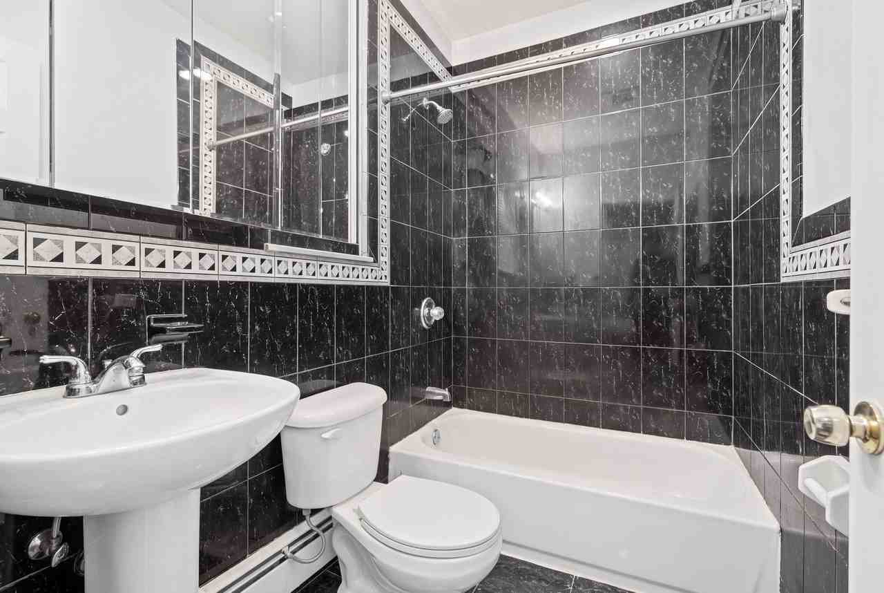 136 New York Avenue - 202Unit 202 #202 - Photo 7 of 9