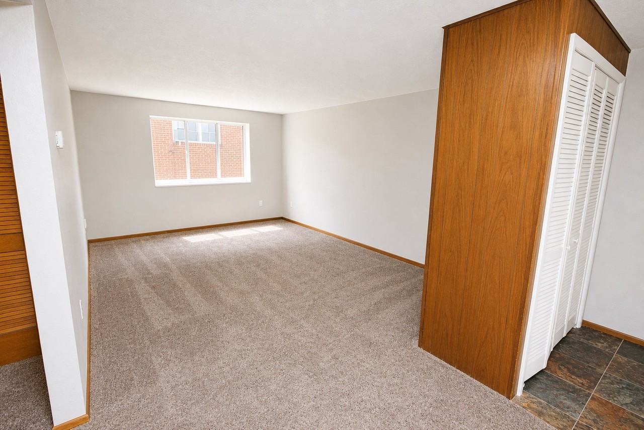 5527 ELLSWORTH AVENUEAPT 306 #306 - Photo 2 of 8