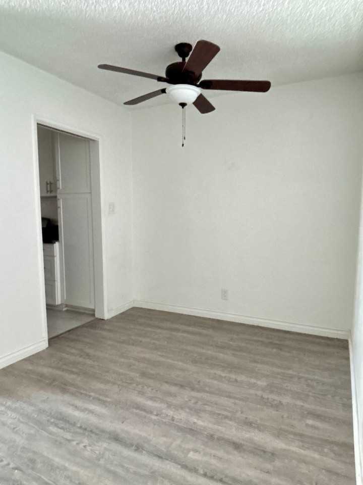 928 South Sherbourne Drive - Photo 2 of 33