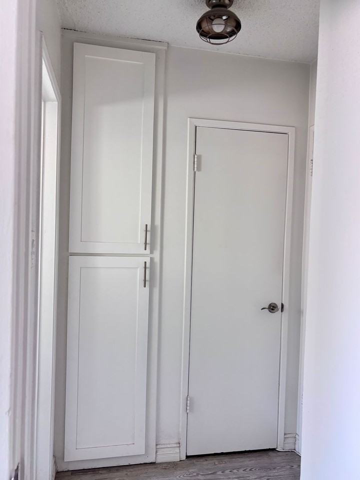 928 South Sherbourne Drive - Photo 6 of 33