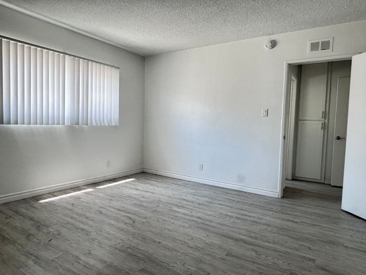 928 South Sherbourne Drive - Photo 7 of 33