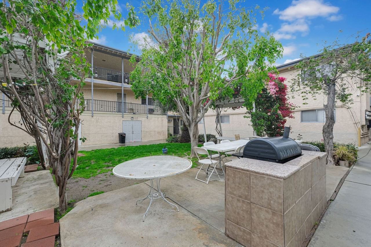 Ramona Garden Apartments - Photo 4 of 20