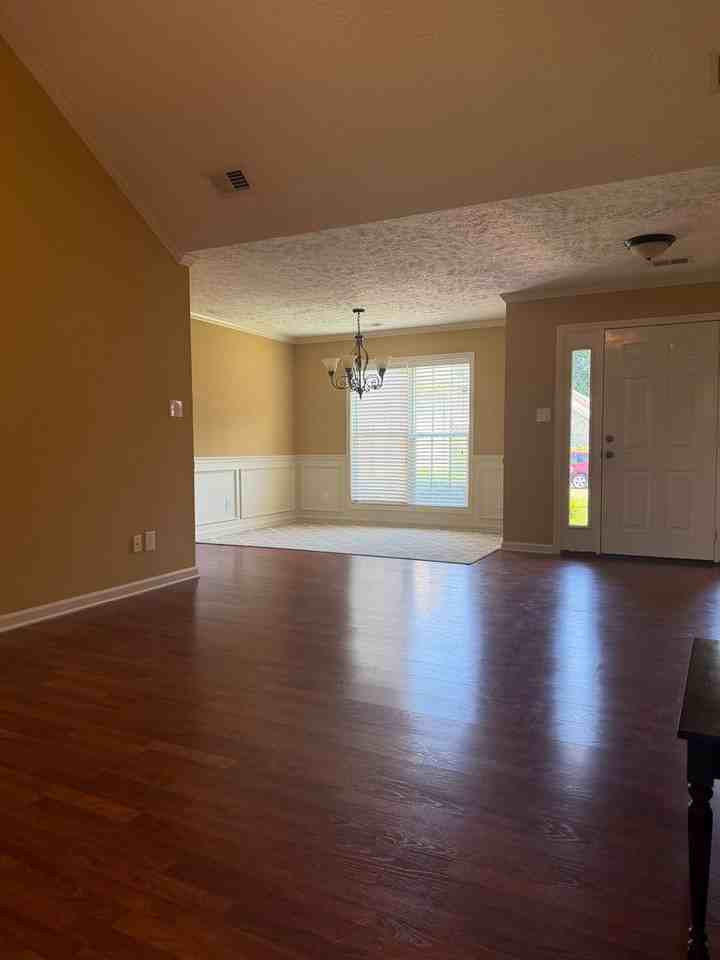 73 Bellwood Cv - Photo 3 of 10