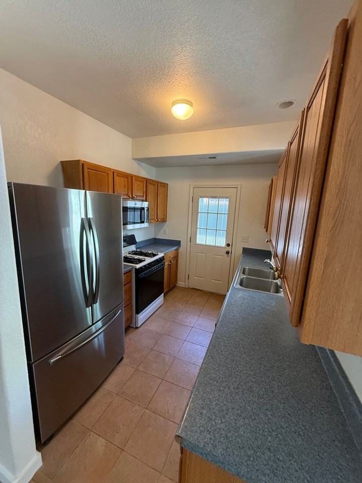 108 E Buckskin Rd - Photo 5 of 16