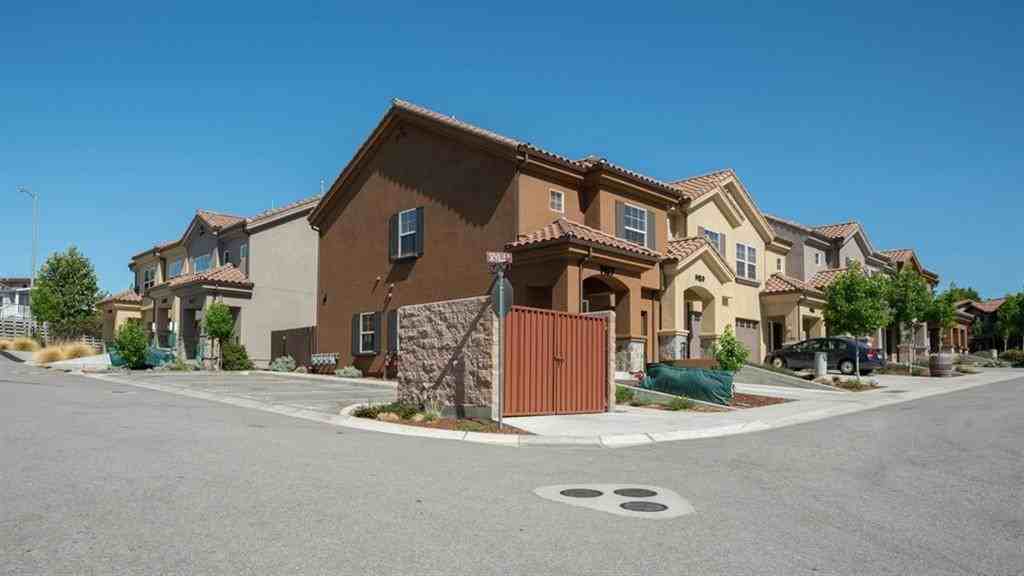 11205 Bilbao Ct - Photo 4 of 23