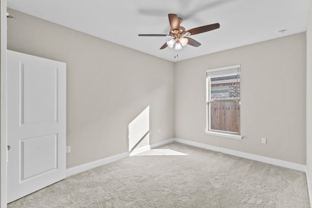 949 Kenzie Ln #1 - Photo 4 of 9