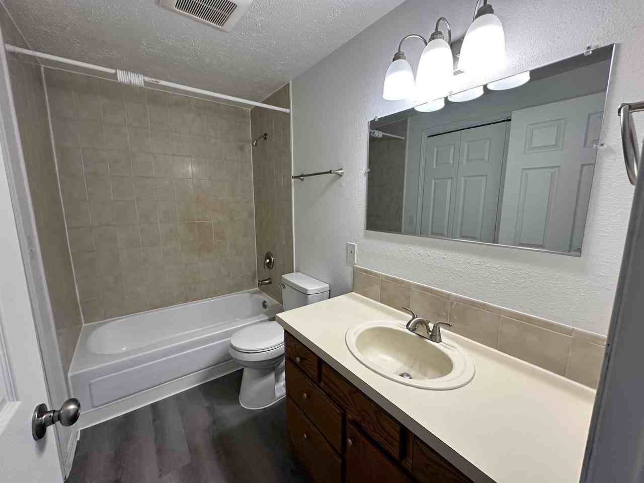 1219 2nd StreetWebster Apartments #1219 - Photo 5 of 6