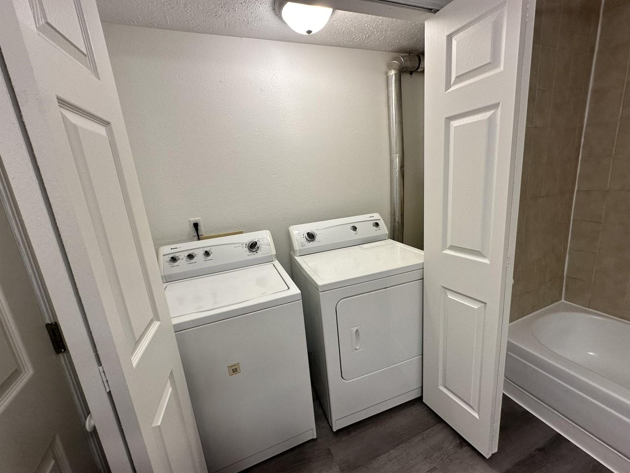1219 2nd StreetWebster Apartments #1219 - Photo 6 of 6