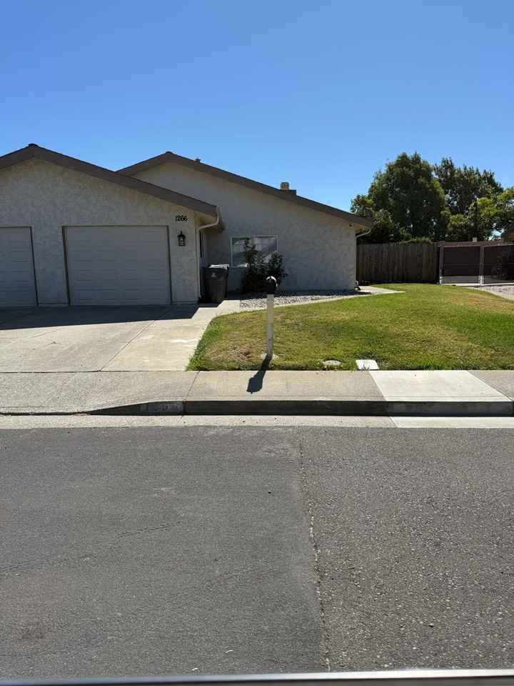 1266 Hartford Cir