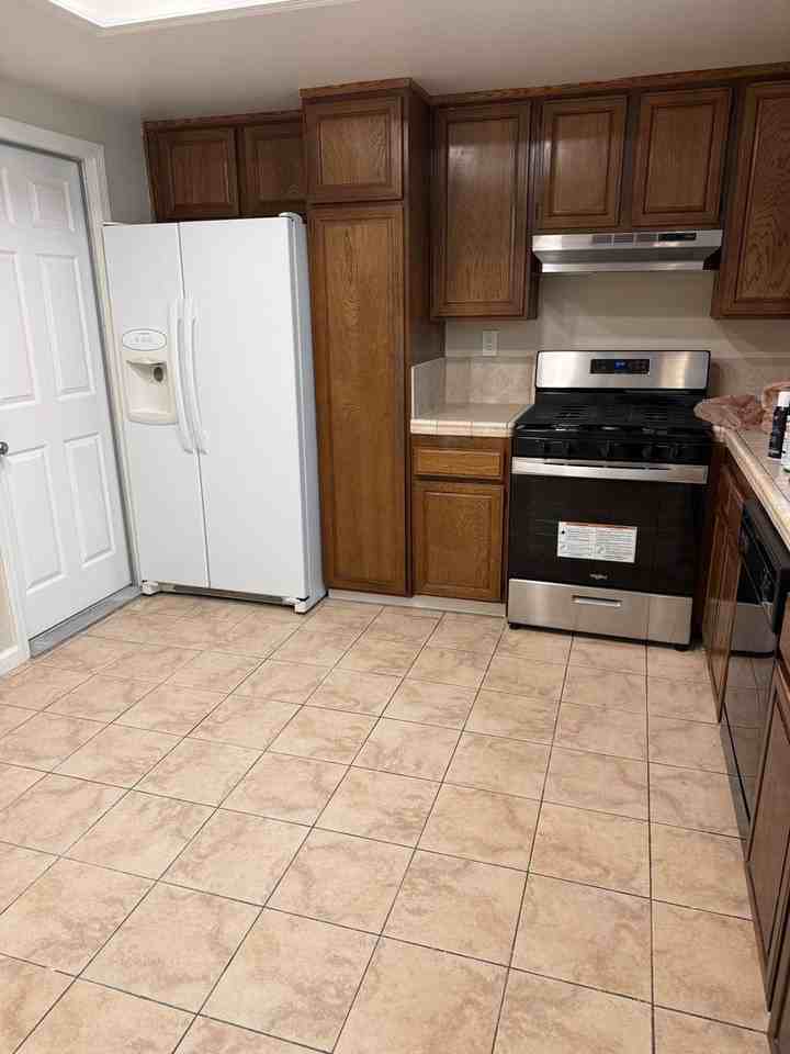1266 Hartford Cir - Photo 3 of 11