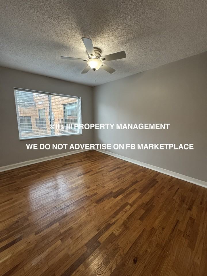 4513 Roanoke Pkwy #04 - Photo 3 of 20