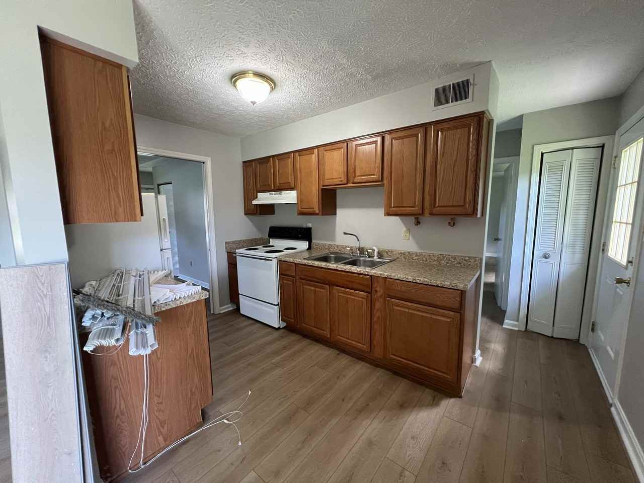 305 Hillcrest Dr #1 - Photo 7 of 13
