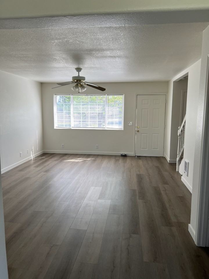 Railroad Ave #1 - Photo 5 of 7