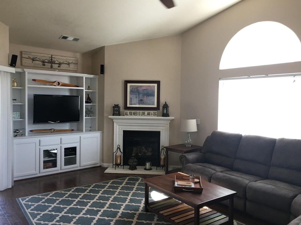 1566 Persimmon St - Photo 4 of 10
