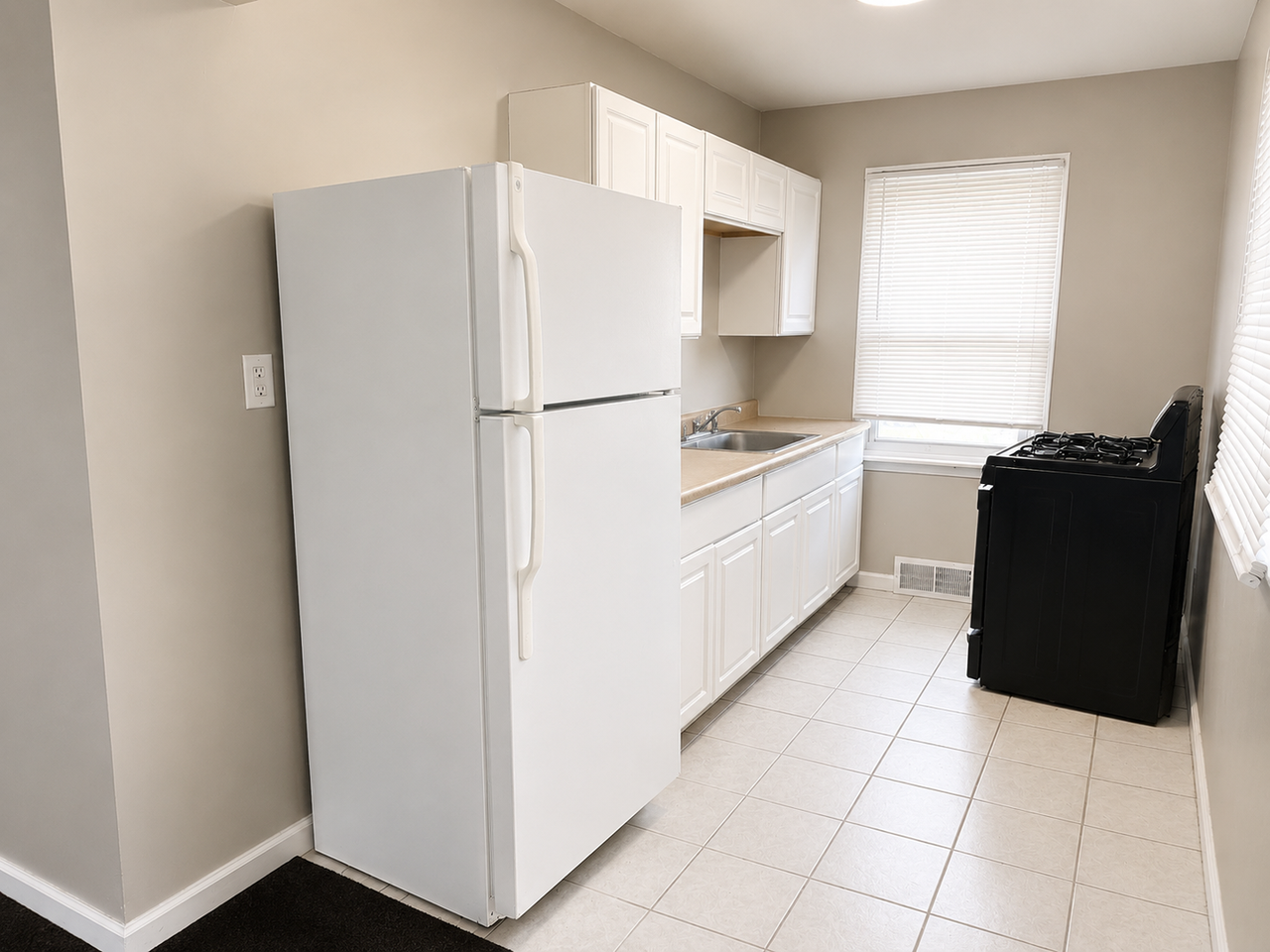 22130 Morton St - Photo 3 of 7