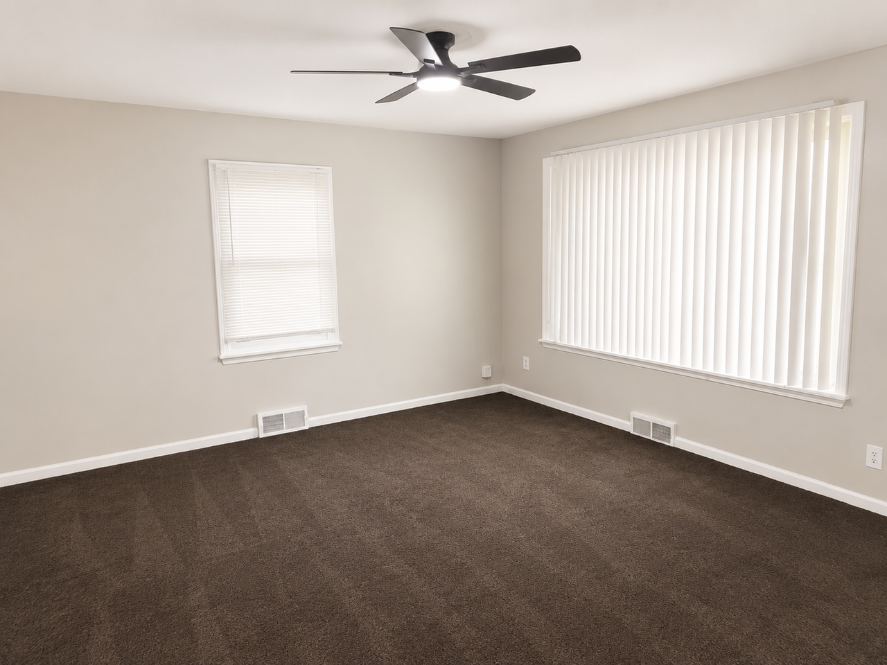 22130 Morton St - Photo 4 of 7