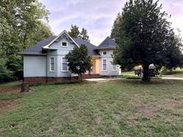 featured image of 140 White Oak Cir #1