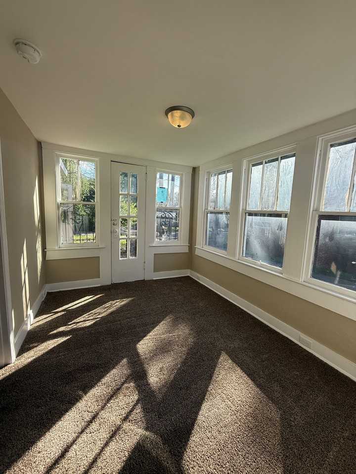 413 44th St #1 - Photo 5 of 9
