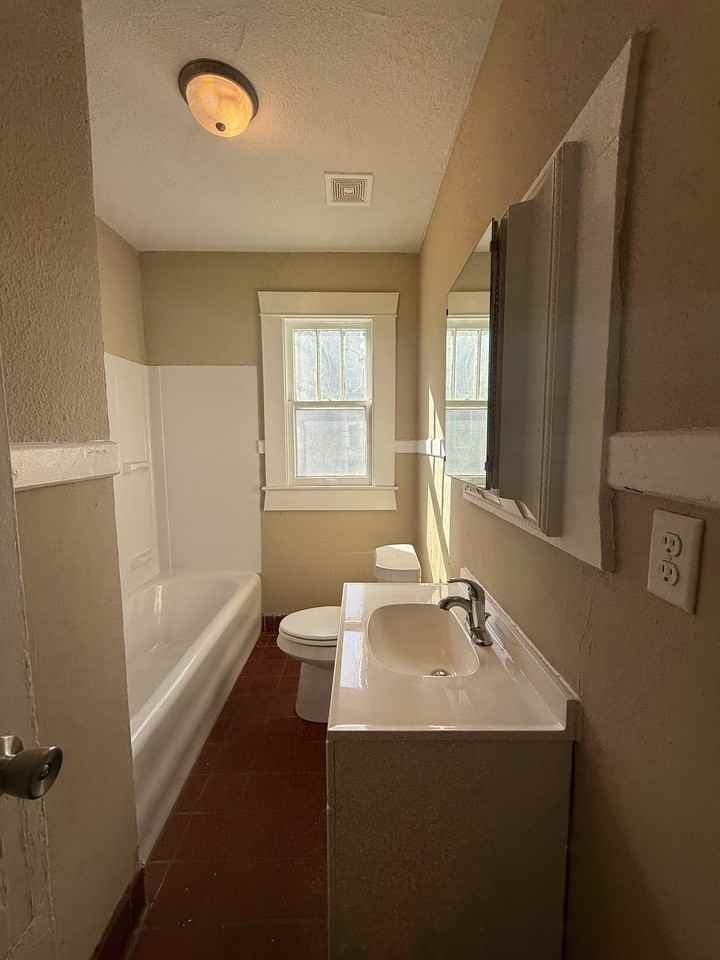 413 44th St #1 - Photo 7 of 9