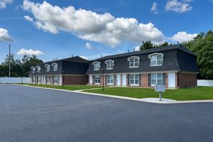 featured image of 101 N Oak St