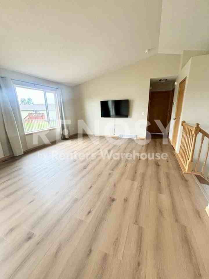 605 7th Ave Sw - Photo 4 of 47