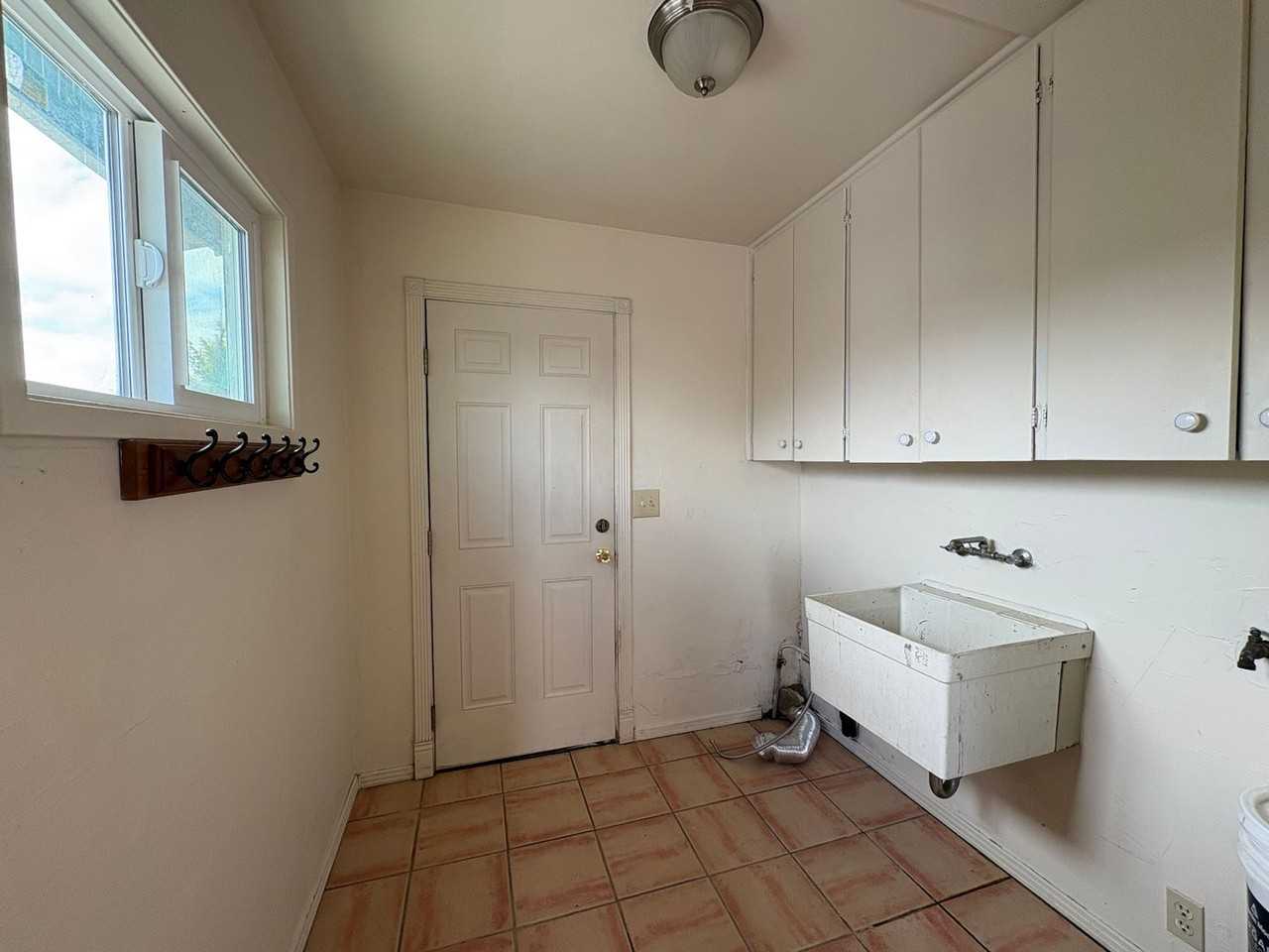 723 W Long St - Photo 2 of 13