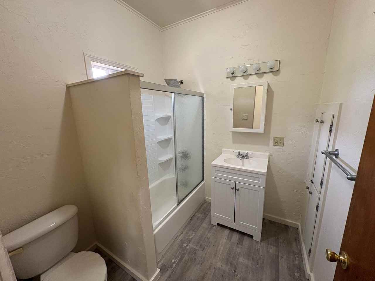 723 W Long St - Photo 5 of 13