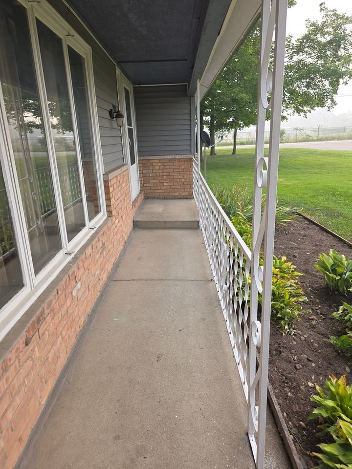 502 Indiana St - Photo 2 of 10