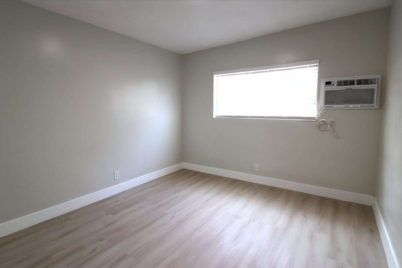 2904 9th Ave - Photo 4 of 9