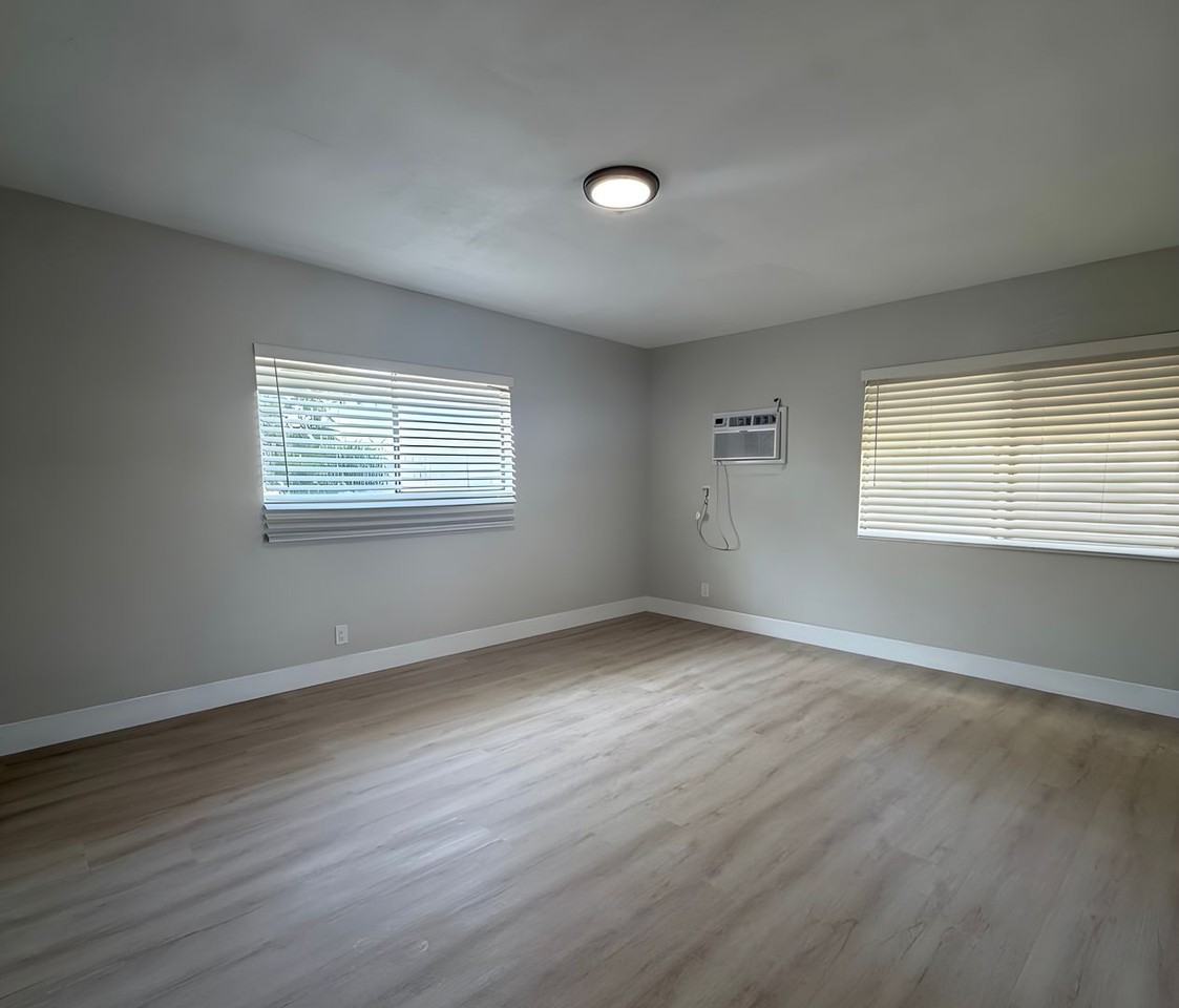2904 9th Ave - Photo 7 of 9