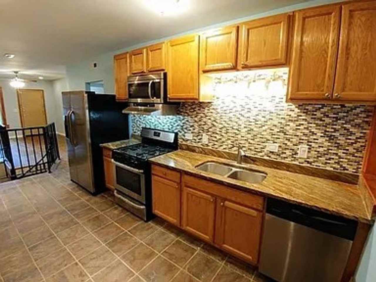 5205 S Drexel Ave - Photo 3 of 10