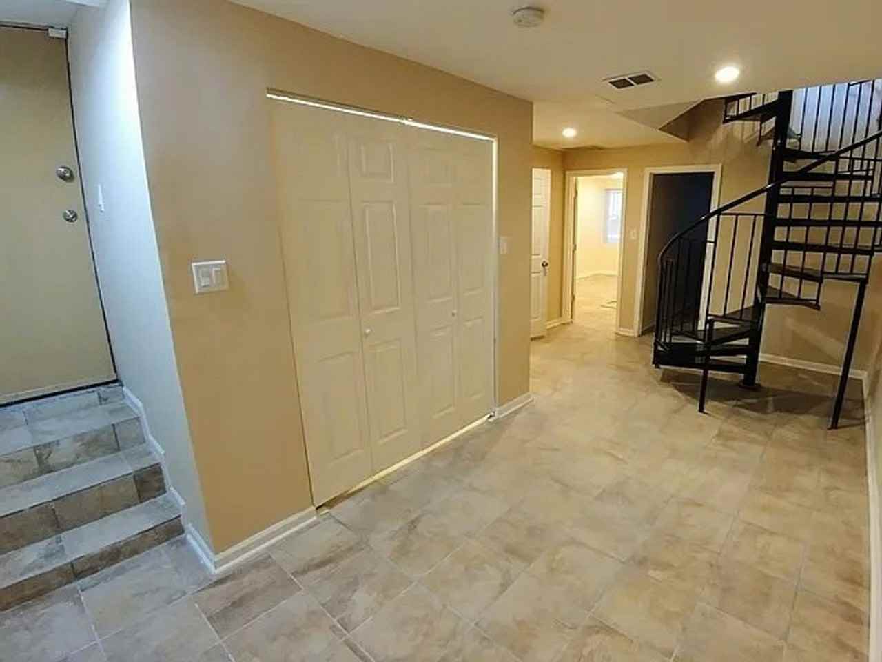 5205 S Drexel Ave - Photo 7 of 10