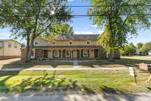 featured image of 28309 28309 - 28317 Simmons Rd