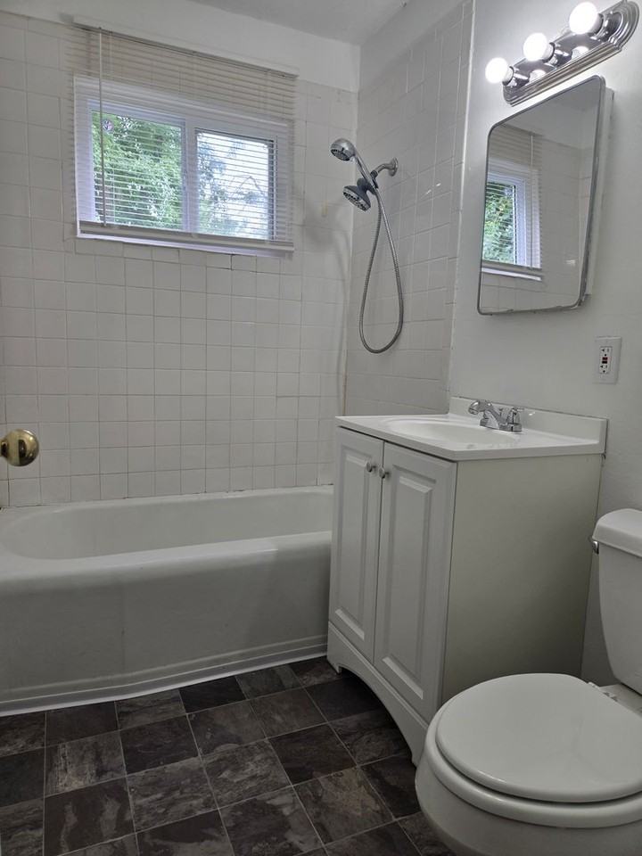 10405 E 69th St - Photo 5 of 8