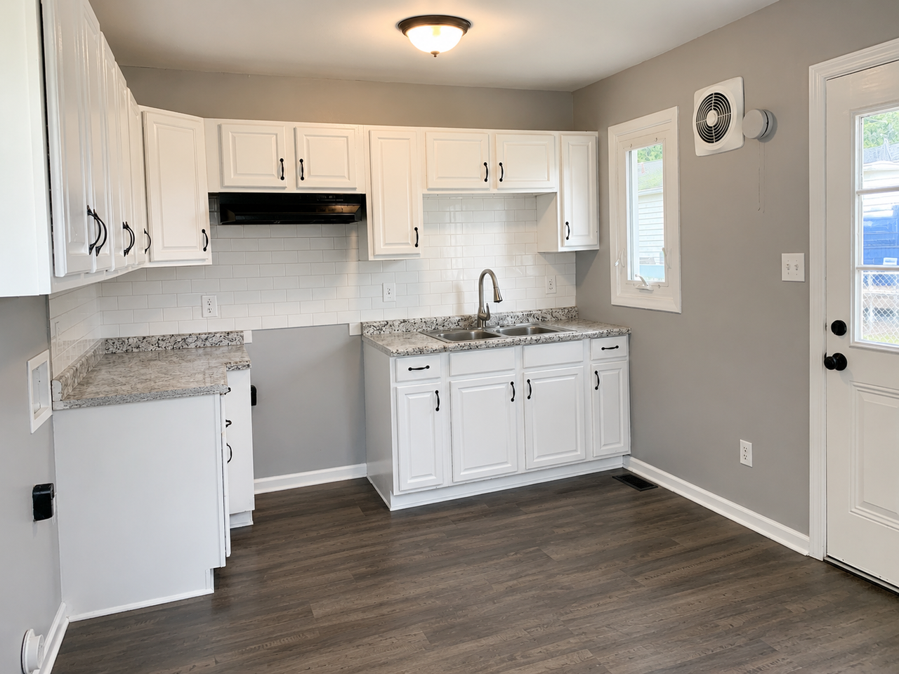 1724 Eastbrook Dr S - Photo 2 of 9