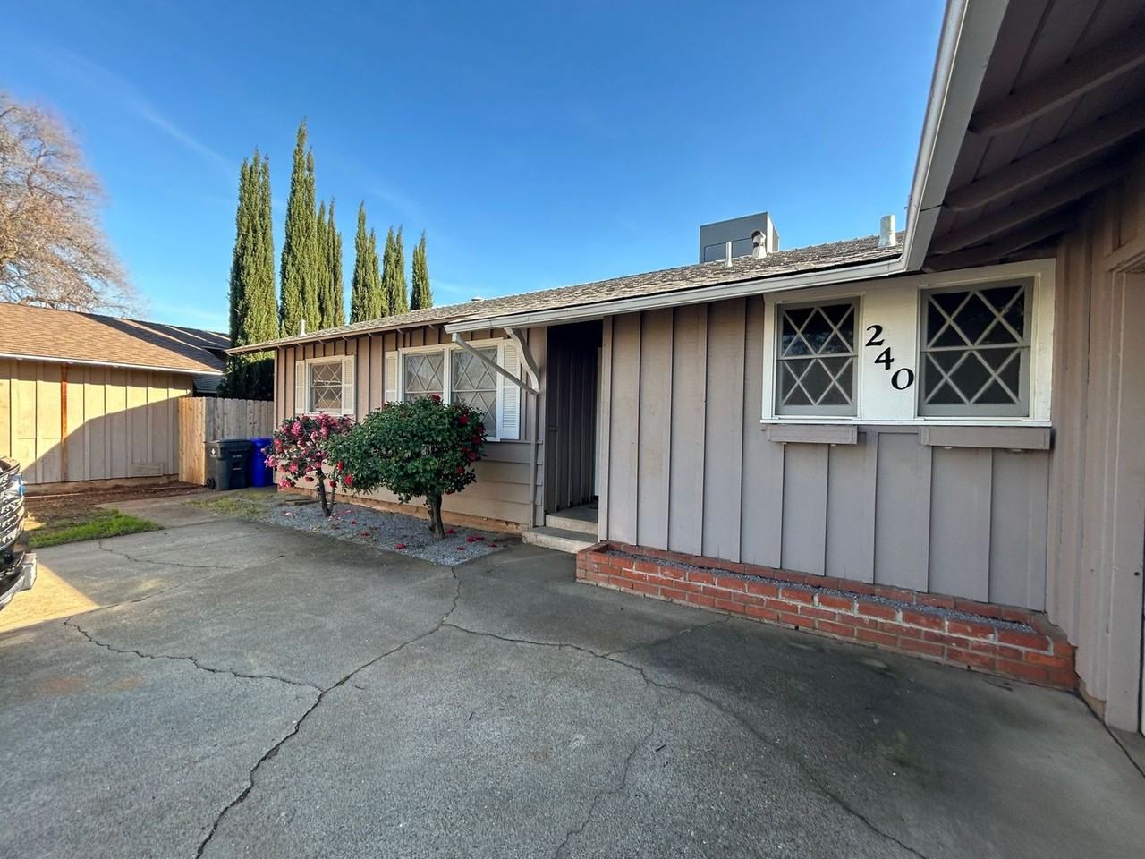 240 Encinal Dr - Photo 2 of 19