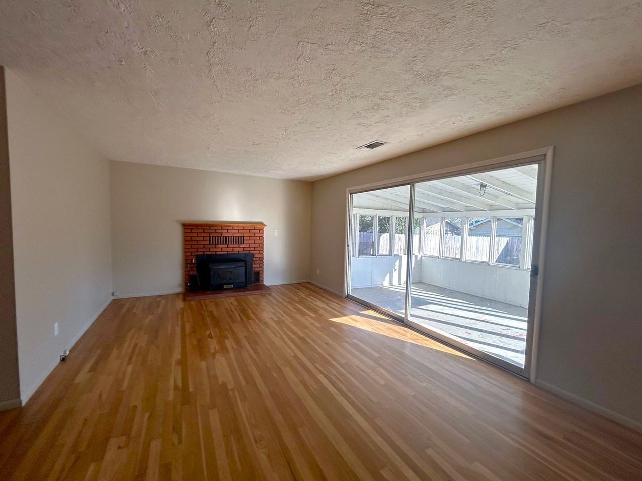 240 Encinal Dr - Photo 3 of 19