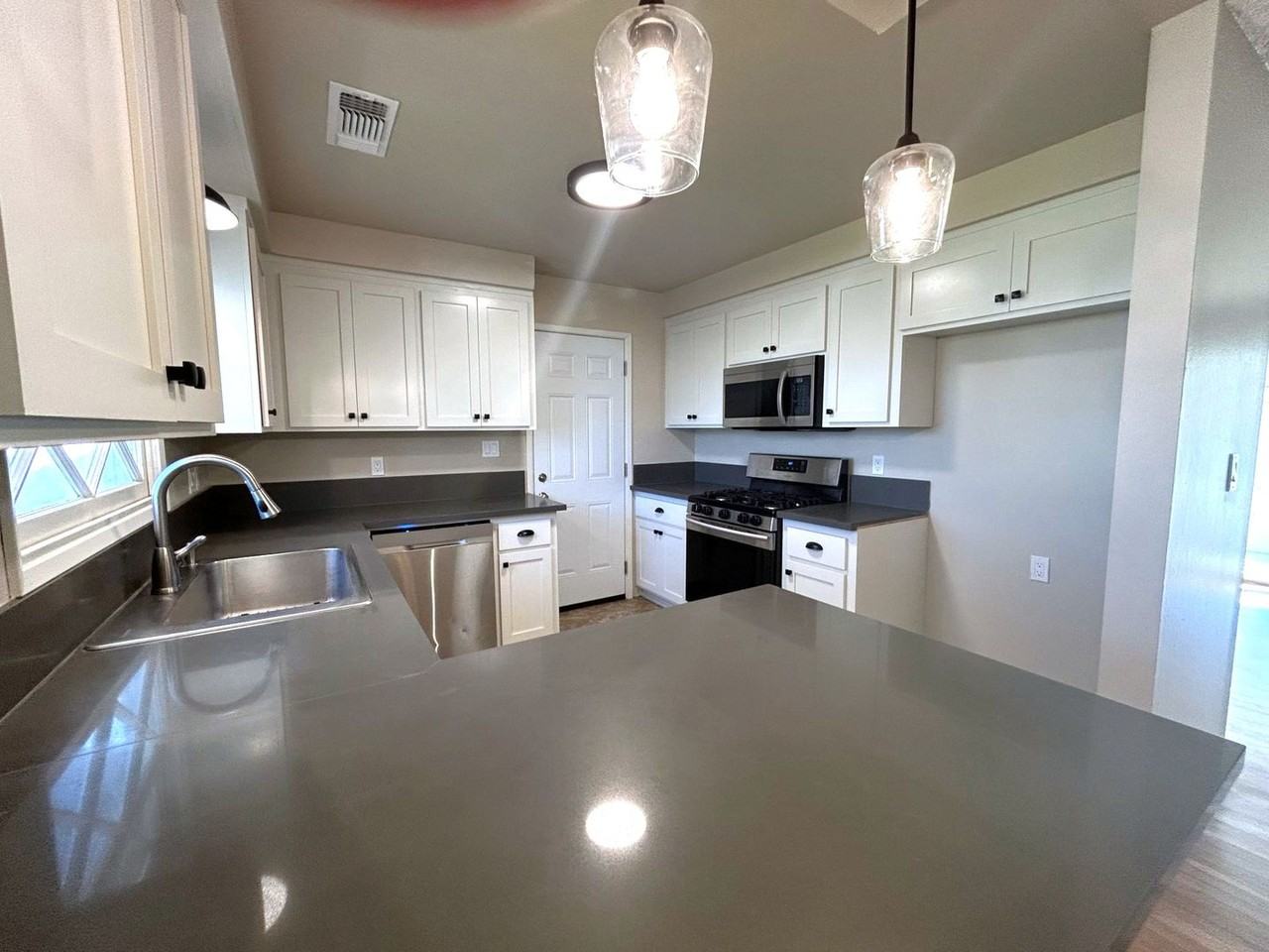240 Encinal Dr - Photo 5 of 19