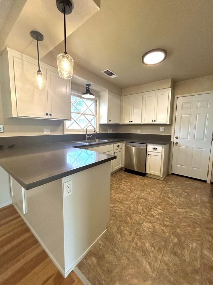 240 Encinal Dr - Photo 6 of 19